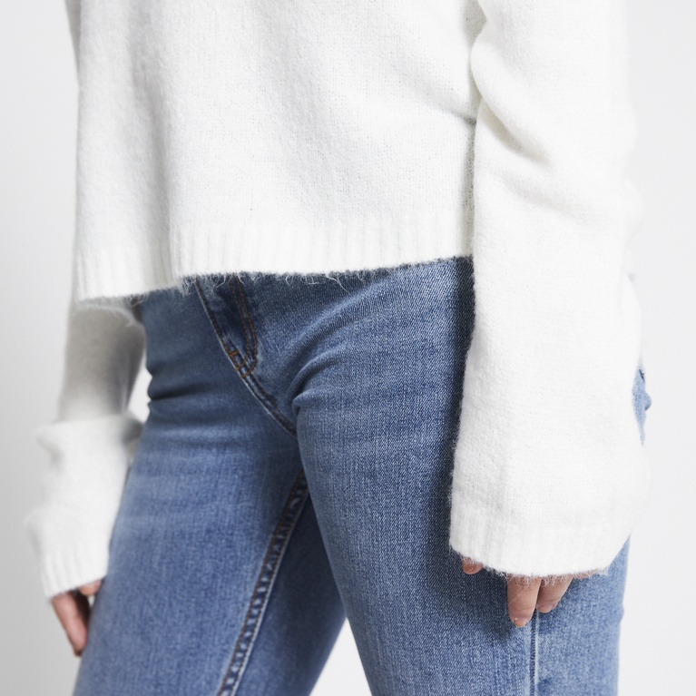 Basic v-neck knit sweater "Louise" Off white